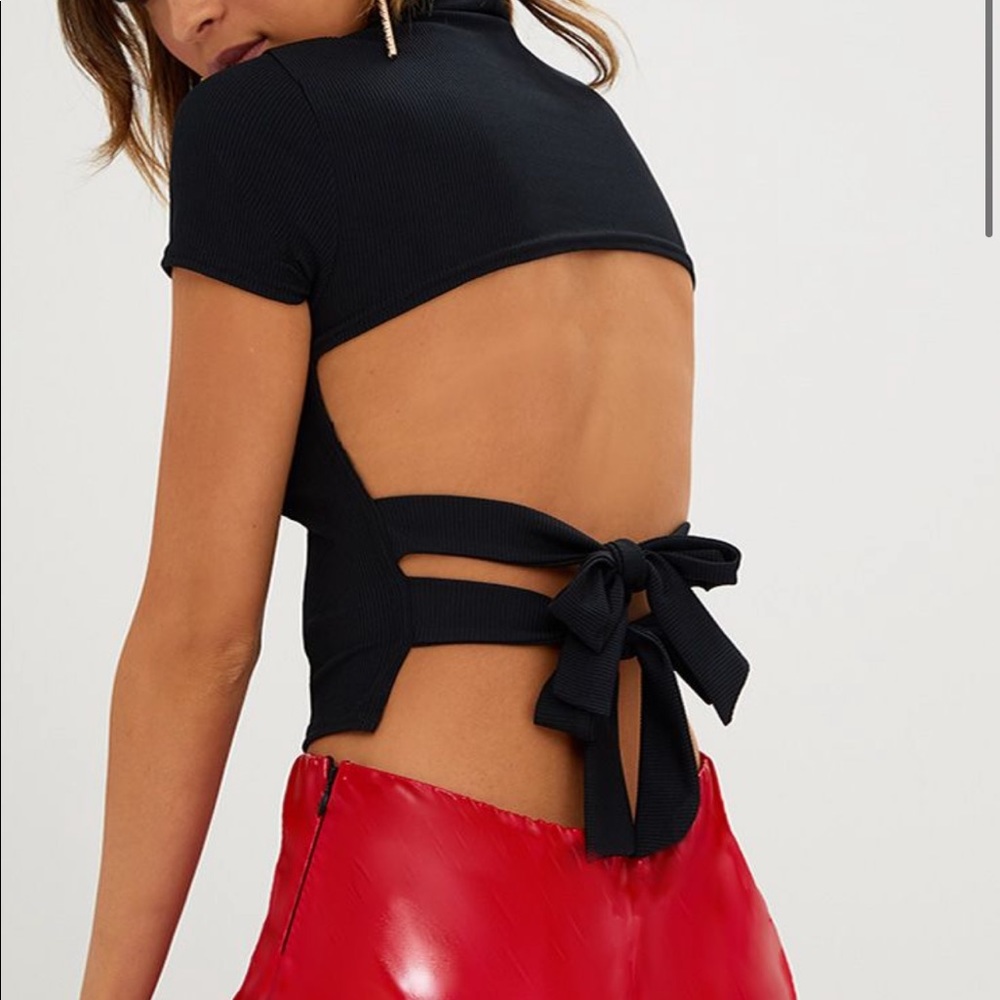 Pretty little things backless short sleeve size 6